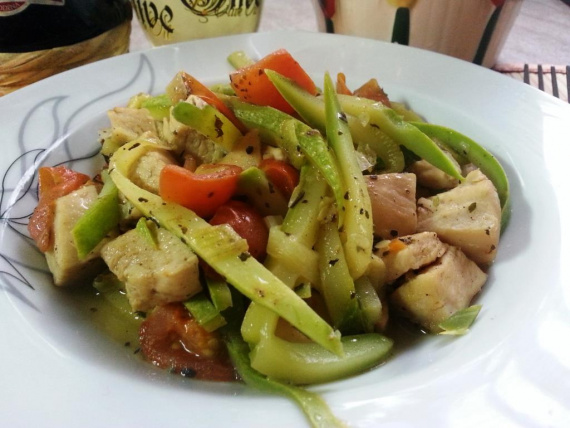 Курица с кабачками и помидорами Курица с кабачками и помидорами