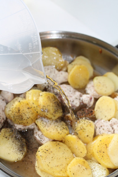 Куриное филе с картофелем, чесноком и вином Куриное филе с картофелем, чесноком и вином