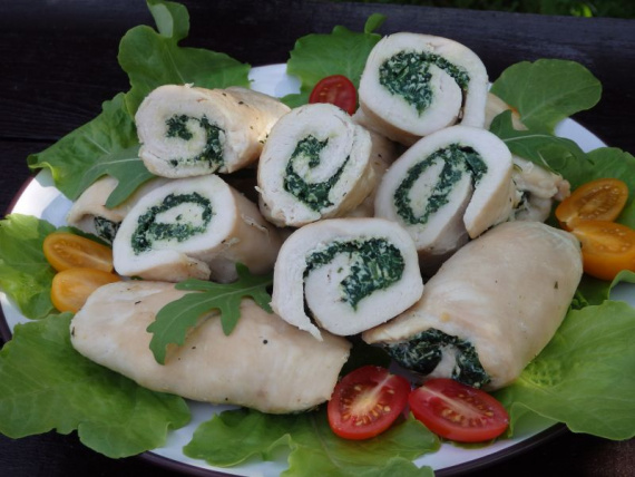 Куриные рулеты со шпинатом Куриные рулеты со шпинатом