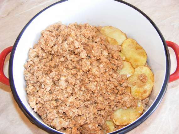Греческая мусака с баклажанами и картофелем Греческая мусака с баклажанами и картофелем