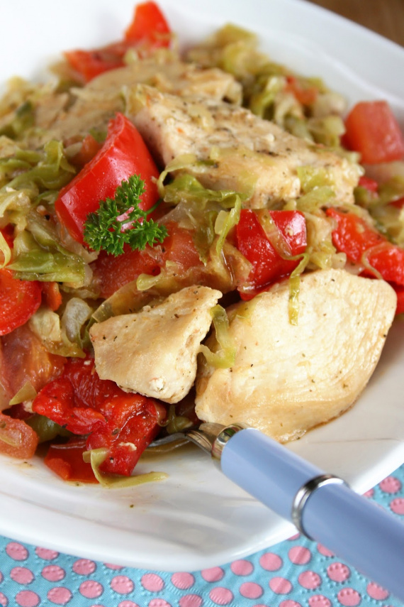 Тушеная курица с капустой и овощами Тушеная курица с капустой и овощами