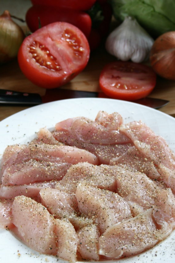 Тушеная курица с капустой и овощами Тушеная курица с капустой и овощами