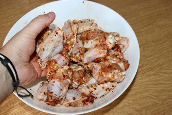 Куриные крылышки с хрустящей корочкой Куриные крылышки с хрустящей корочкой