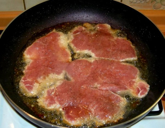 Отбивная с грибами и сыром в духовке Отбивная с грибами и сыром в духовке