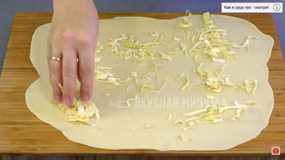 Утка тушеная с овощами с луковыми рулетиками. Утка тушеная с овощами с луковыми рулетиками.