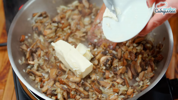 Пирожки с картошкой и грибами жареные на сковороде Пирожки с картошкой и грибами жареные на сковороде