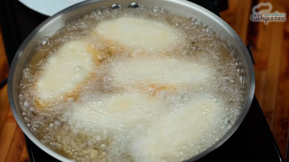 Пирожки с картошкой и грибами жареные на сковороде Пирожки с картошкой и грибами жареные на сковороде