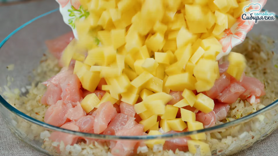 Пирог с начинкой из курицы с картошкой Пирог с начинкой из курицы с картошкой