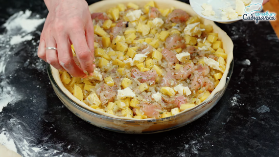 Пирог с начинкой из курицы с картошкой Пирог с начинкой из курицы с картошкой