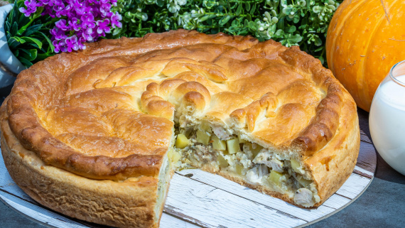 Пирог с начинкой из курицы с картошкой Пирог с начинкой из курицы с картошкой