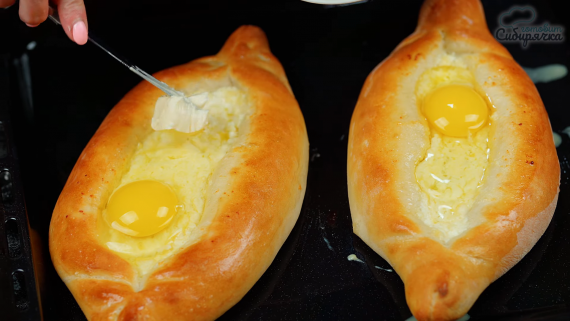 Хачапури с сыром и яйцом в духовке по-аджарски Хачапури с сыром и яйцом в духовке по-аджарски