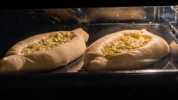 Хачапури с сыром и яйцом в духовке по-аджарски Хачапури с сыром и яйцом в духовке по-аджарски