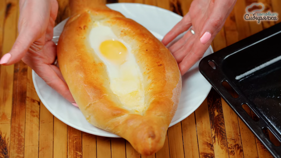 Хачапури с сыром и яйцом в духовке по-аджарски Хачапури с сыром и яйцом в духовке по-аджарски