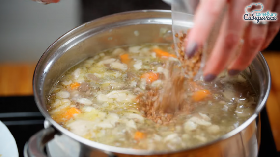 Постный грибной суп с гречкой и картофелем Постный грибной суп с гречкой и картофелем