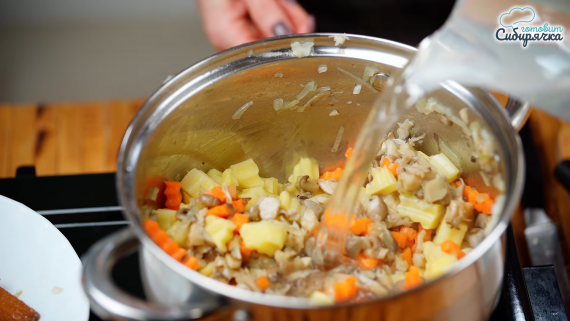 Постный грибной суп с гречкой и картофелем Постный грибной суп с гречкой и картофелем
