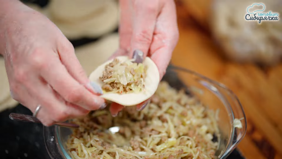 Вареники с капустой и мясом по-сибирски Вареники с капустой и мясом по-сибирски