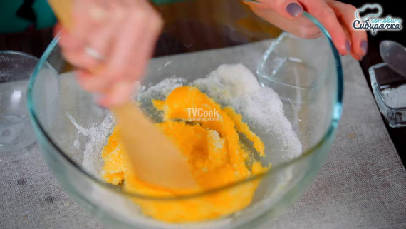 Пасхальные куличи с цукатами и изюмом Пасхальные куличи с цукатами и изюмом