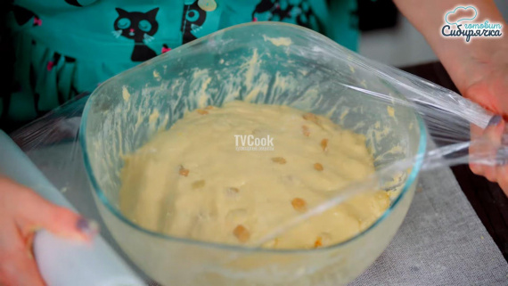 Пасхальные куличи с цукатами и изюмом Пасхальные куличи с цукатами и изюмом
