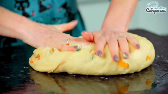 Пасхальные куличи с цукатами и изюмом Пасхальные куличи с цукатами и изюмом