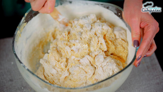Пасхальные куличи с цукатами и изюмом Пасхальные куличи с цукатами и изюмом