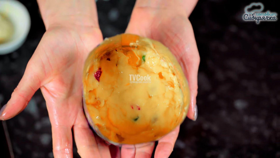 Пасхальные куличи с цукатами и изюмом Пасхальные куличи с цукатами и изюмом