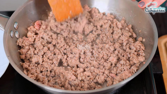 Пирожки с начинкой из мяса и риса в духовке Пирожки с начинкой из мяса и риса в духовке