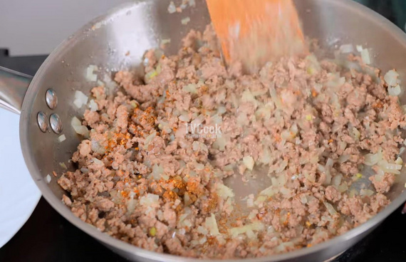 Пирожки с начинкой из мяса и риса в духовке Пирожки с начинкой из мяса и риса в духовке