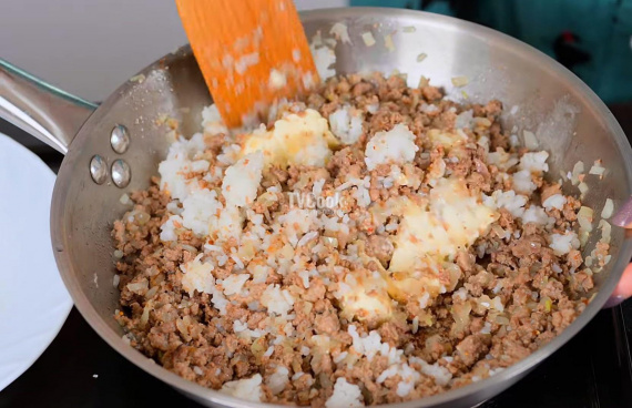 Пирожки с начинкой из мяса и риса в духовке Пирожки с начинкой из мяса и риса в духовке