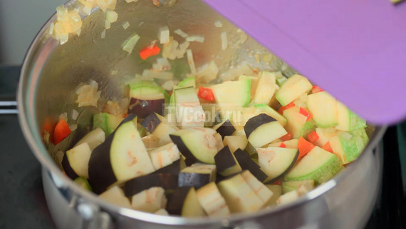 Овощной суп с кабачками и болгарским перцем Овощной суп с кабачками и болгарским перцем
