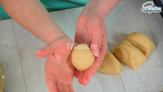Пирожки с мясным фаршем и картошкой Пирожки с мясным фаршем и картошкой