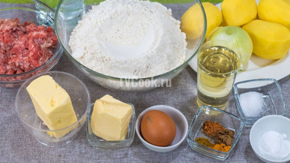 Пирожки с мясным фаршем и картошкой Пирожки с мясным фаршем и картошкой
