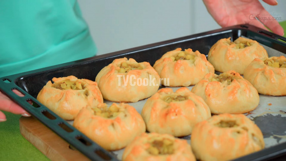 Пирожки с мясным фаршем и картошкой Пирожки с мясным фаршем и картошкой