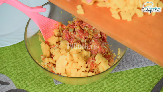Пирожки с мясным фаршем и картошкой Пирожки с мясным фаршем и картошкой