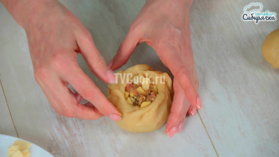 Пирожки с мясным фаршем и картошкой Пирожки с мясным фаршем и картошкой