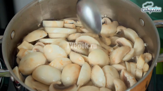 Корейский салат с морковью и шампиньонами Корейский салат с морковью и шампиньонами
