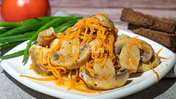 Корейский салат с морковью и шампиньонами Корейский салат с морковью и шампиньонами
