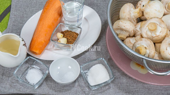 Корейский салат с морковью и шампиньонами Корейский салат с морковью и шампиньонами