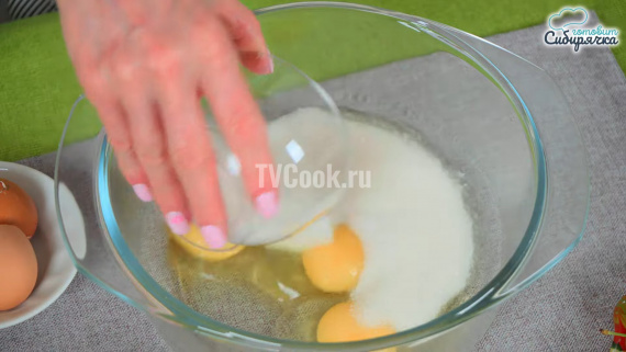 Быстрый творожный пирог с вишней Быстрый творожный пирог с вишней