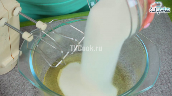 Афганский торт «Наполеон» с безе и сливочным кремом Афганский торт «Наполеон» с безе и сливочным кремом