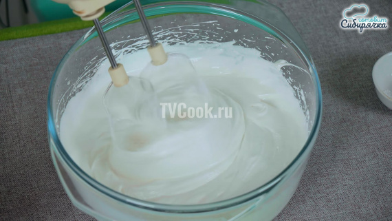 Афганский торт «Наполеон» с безе и сливочным кремом Афганский торт «Наполеон» с безе и сливочным кремом