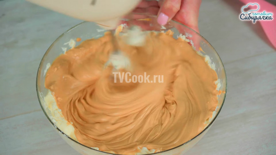 Афганский торт «Наполеон» с безе и сливочным кремом Афганский торт «Наполеон» с безе и сливочным кремом