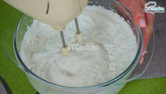 Афганский торт «Наполеон» с безе и сливочным кремом Афганский торт «Наполеон» с безе и сливочным кремом