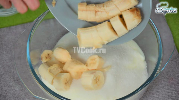 Творожный клубнично-банановый торт без выпечки Творожный клубнично-банановый торт без выпечки
