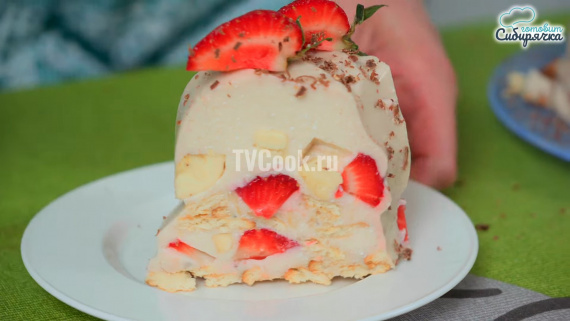 Творожный клубнично-банановый торт без выпечки Творожный клубнично-банановый торт без выпечки