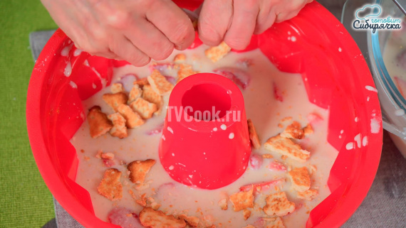 Творожный клубнично-банановый торт без выпечки Творожный клубнично-банановый торт без выпечки