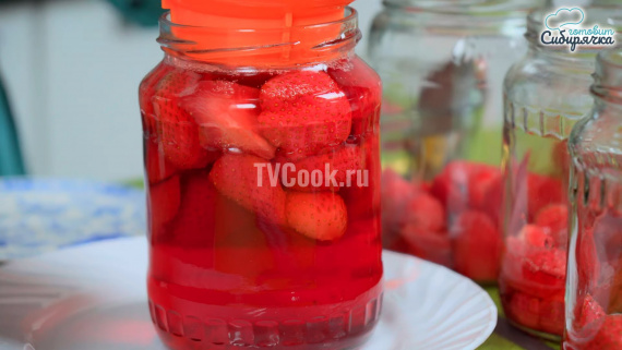 Компот из клубники на зиму с лимонной кислотой Компот из клубники на зиму с лимонной кислотой