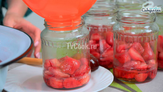 Компот из клубники на зиму с лимонной кислотой Компот из клубники на зиму с лимонной кислотой