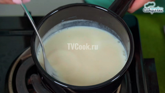 Творожно-банановый торт с клубникой без выпечки Творожно-банановый торт с клубникой без выпечки