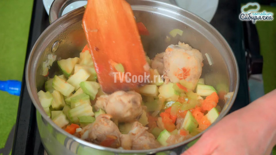 Летний овощной суп с курицей Летний овощной суп с курицей