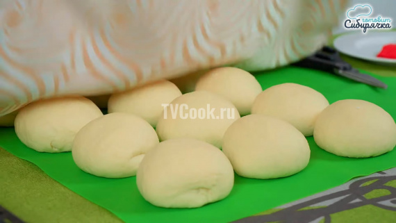 Сдобные булочки с творогом и джемом Сдобные булочки с творогом и джемом